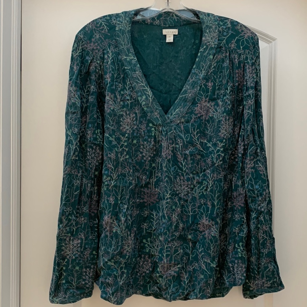 Long Sleeve Hinge top in teal floral pattern